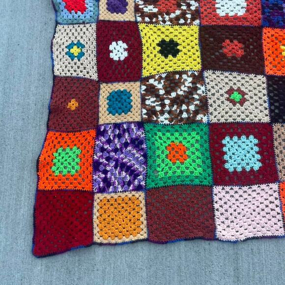 Vintage Handmade Crochet Afghan Granny Square Multi-Color Bright Mismatch Kitsch - Picture 2 of 5